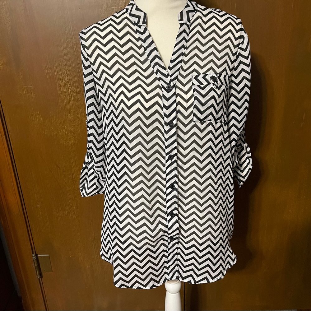 Spense Black and White Zigzag Button Down Shirt